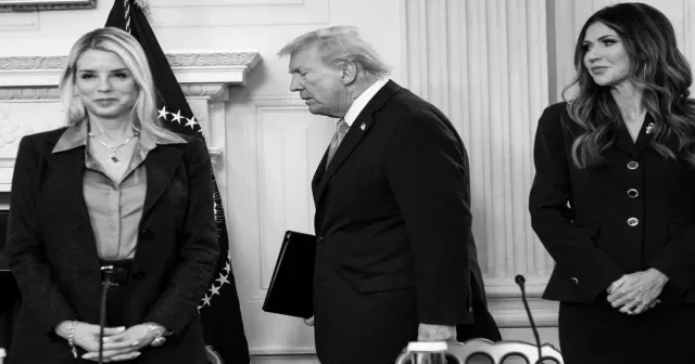 Pam ve Kristi, kenara atıldılar (Kopya)