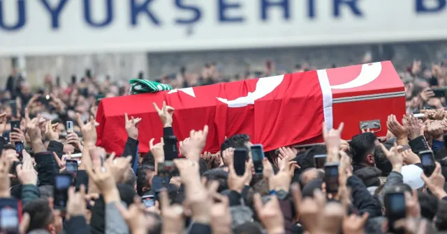 Sinan Ateş'in eşi: ‘Tam bir yıldır vurulduğu yerde yatıyor’