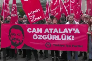 Anayasal hukuk sistemi santim santim çürürken…