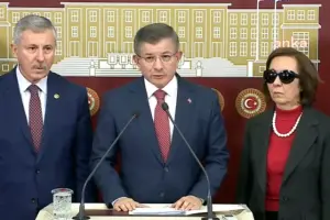Davutoğlu'nun 'vicdan bildirisi'ne küresel aydınlardan imza
