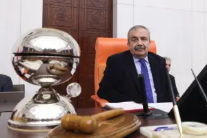 Sırrı Süreyya Önder hastaneye kaldırıldı!