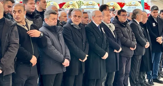 Altan Öymen’in eşi toprağa veriliyor