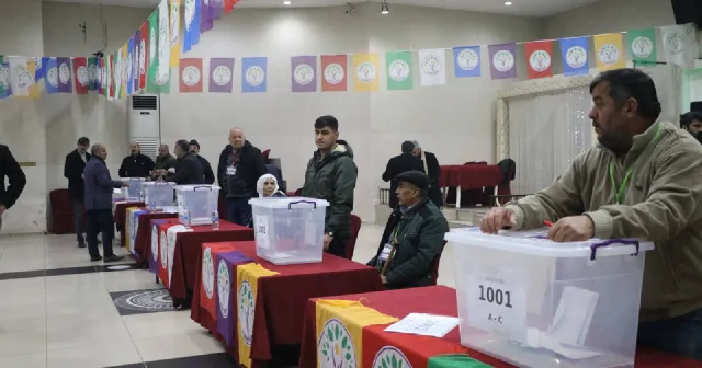 DEM Parti, 14 ilçede belediye başkan adaylarını ön seçimle belirledi