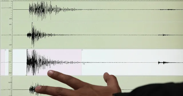 İzmir'de 4.2 büyüklüğünde deprem