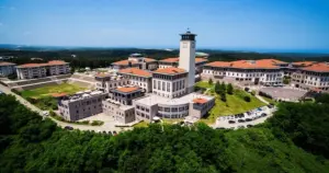 Koç Üniversitesi’nde sular durulmuyor, öğrenciler ayaklandı!