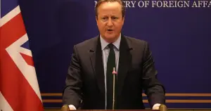İngiliz Bakan Cameron, "İsrail'in uluslararası hukuku ihlal etmiş olabileceğini" söyledi
