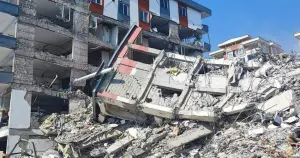 Depremde 44 kişinin hayatını kaybettiği 'Said Bey Sitesi' davasında şantiye şefine tahliye