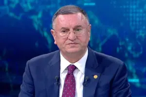 Lütfü Savaş, "Güven şarkı söylemek ve top oynamakla olmuyor"