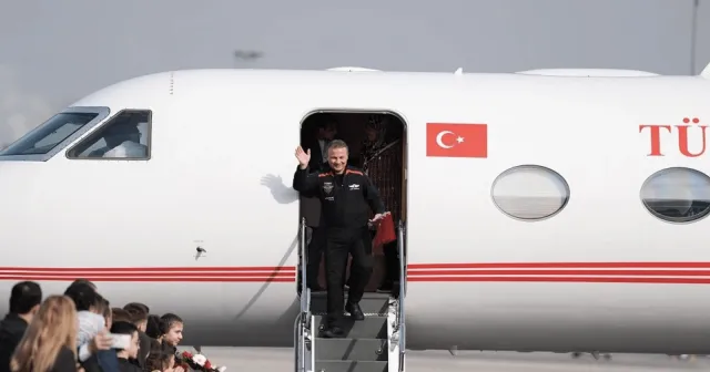 Alper Gezeravcı, Türkiye'ye döndü