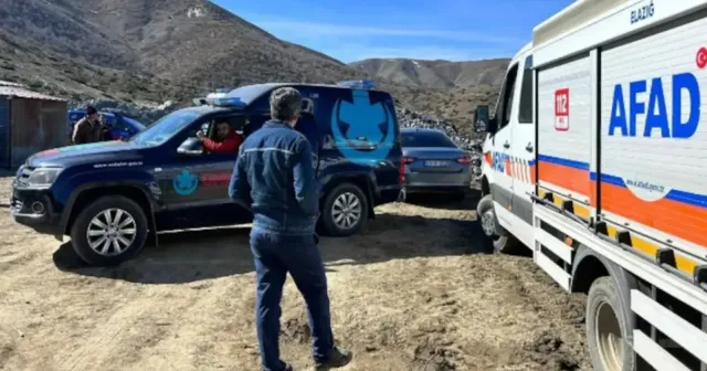 Elazığ'da göçük altında kalan işçiler kurtarıldı