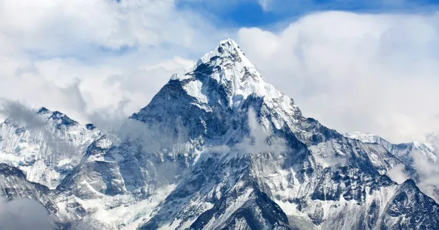 Everest’e dışkılamak yasaklanıyor!