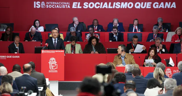 Özgür Özel, Sosyalist Enternasyonal Konsey Toplantısı'nda