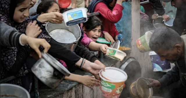 AA’nın fotoğraflarıyla: Refah kentinde açlıktan ölüyorlar…