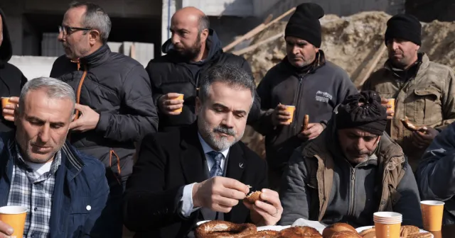 Yeniden Refah Partisi'nin adayı Suat Kılıç seçim çalışmasında