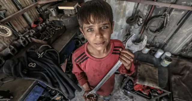 Veli Ağbaba'dan 'çocuk işçi' raporu: Türkiye'de her 10 çocuktan 3'ü yoksul
