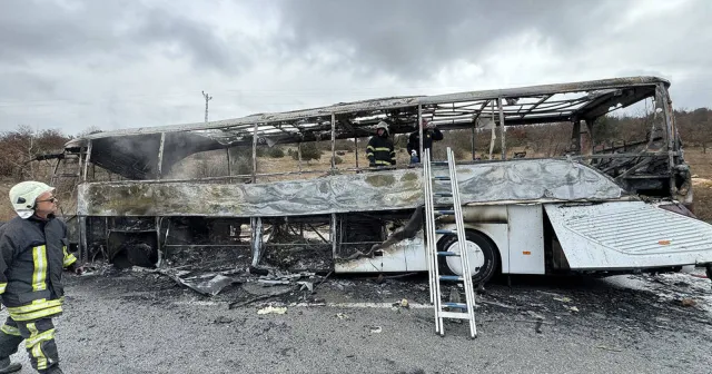 Çorum'da kamyona çarpan yolcu otobüsü alev aldı: 2 ölü, 6 yaralı