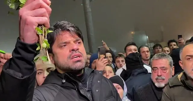 Gökhan Zan siyasilere isyan etti