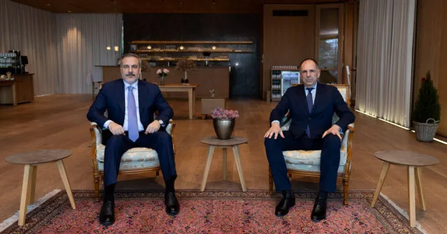 Hakan Fidan, Almanya'da Yunan mevkidaşı Yerapetritis ile görüştü