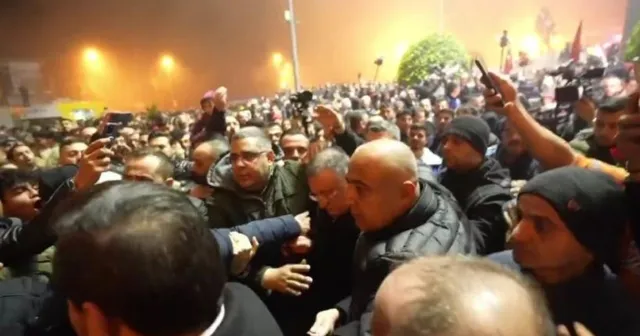 Hatay Belediye Başkanı Lütfü Savaş'a protesto