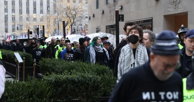 Biden'ı protesto eden Filistin yanlısı aktivistlere gözaltı