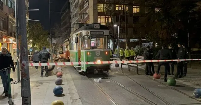 Kadıköy'de bir kadın torununu kurtarırken tramvayın altında ezildi