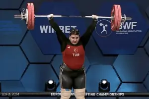 Milli halterci Fatmagül Çevik'ten Avrupa'da 2 bronz madalya