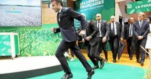 Fransa'da çiftçiler, Macron'un katılacağı tarım fuarını bastı
