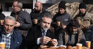 Yeniden Refah Partisi'nin adayı Suat Kılıç seçim çalışmasında