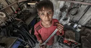 Veli Ağbaba'dan 'çocuk işçi' raporu: Türkiye'de her 10 çocuktan 3'ü yoksul