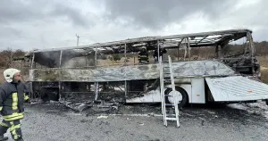 Çorum'da kamyona çarpan yolcu otobüsü alev aldı: 2 ölü, 6 yaralı