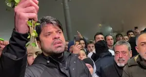 Gökhan Zan siyasilere isyan etti