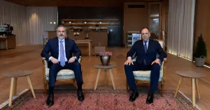 Hakan Fidan, Almanya'da Yunan mevkidaşı Yerapetritis ile görüştü