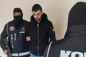 Kırmızı bültenle aranan şüpheli İzmir'de yakalandı