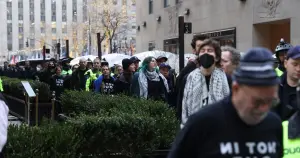 Biden'ı protesto eden Filistin yanlısı aktivistlere gözaltı