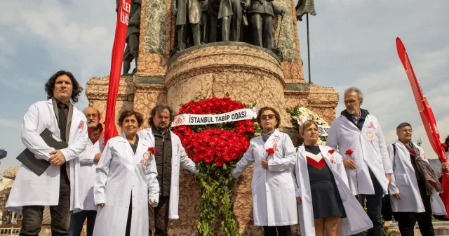 İstanbul Tabip Odası, 14 Mart Tıp Bayramı için Taksim'deydi