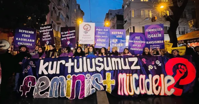 Kadınların özgürlük sloganları Beyoğlu’nda yankılandı