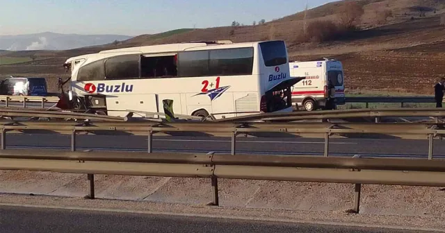 Bilecik'te otobüs kontrolden çıktı: 14 yaralı