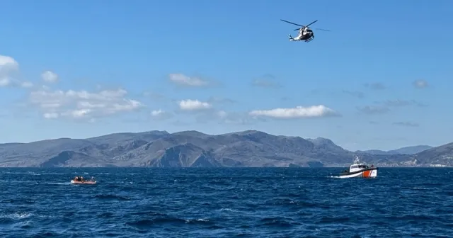 Çanakkale Eceabat'ta düzensiz göçmenleri taşıyan bot battı