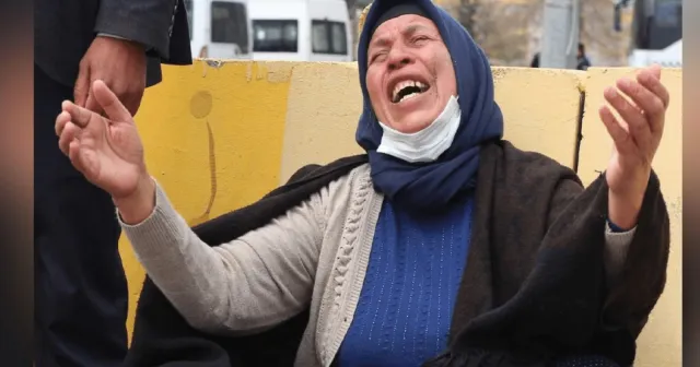 CHP lideri Özgür Özel, Emine Şenyaşar ve ailesi ile görüştü