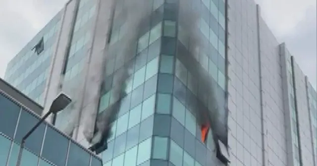 İstanbul’da 12 katlı iş merkezinde yangın çıktı