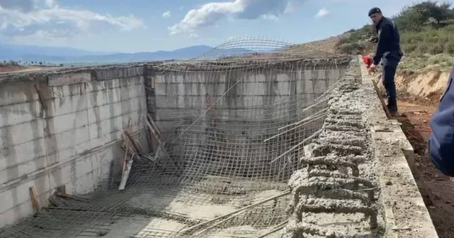Deprem konutlarında iskele çöktü: 4 işçi yaralı