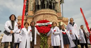İstanbul Tabip Odası, 14 Mart Tıp Bayramı için Taksim'deydi