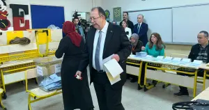 YSK Başkanı Ahmet Yener oyunu kullandı