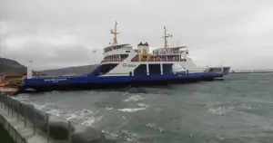 Gökçeada ve Bozcaada feribot seferlerine fırtına engeli