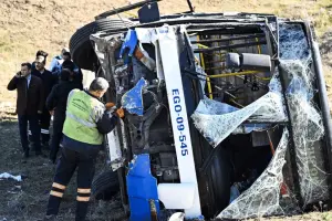 Ankara Sincan'da EGO otobüsü devrildi: 1'i ağır 20 kişi yaralı