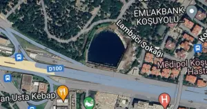Kadıköy’de su dolan inşaat alanı haritalarda göl olarak gösteriliyor