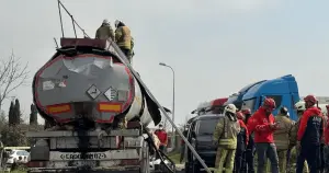 İstanbul Ataşehir'de yakıt tankerinde patlama: 1 ölü, 3 yaralı