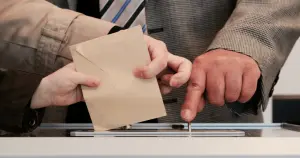 Kampanya sürecinde "Yönetilen Demokrasi" emareleri