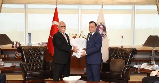 AYM Başkanı Zühtü Arslan, görevini Kadir Özkaya'ya devretti