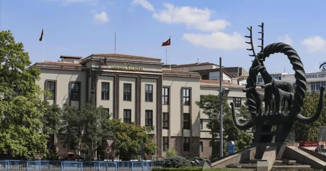 Ankara Valiliği: "Yangın henüz kontrol altına alınamadı"